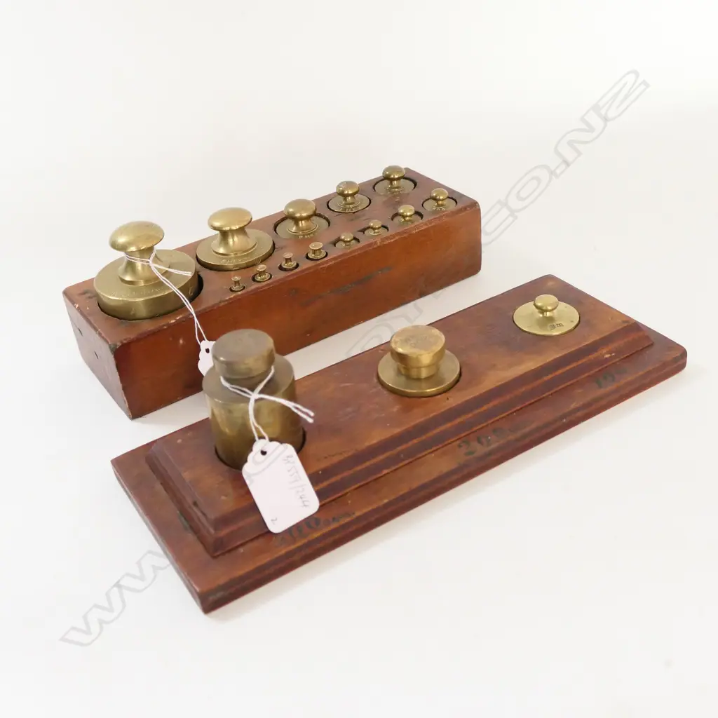 2 LOTS OF BRASS WEIGHTS IN WOODEN BLOCK RACKS Image 1++